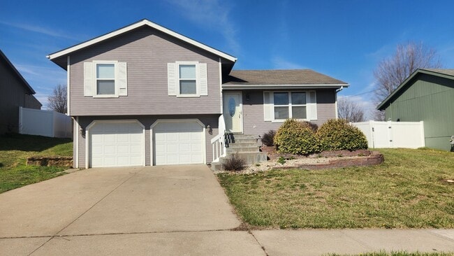property at 1711 SW Hidden Valley Dr