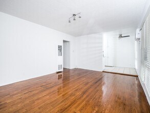 336 S. Alexandria Ave in Los Angeles, CA - Foto de edificio - Interior Photo