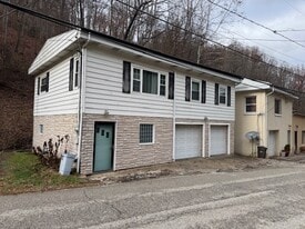 891 S Park Rd in Charleston, WV - Building Photo