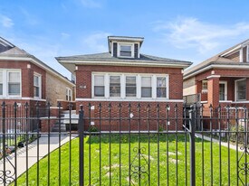 2516 N Keeler Ave in Chicago, IL - Building Photo