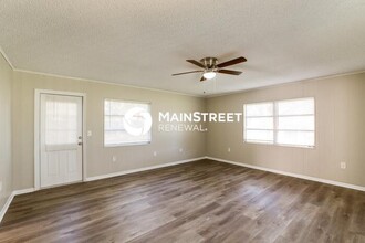 701 Eugena Dr in Auburndale, FL - Foto de edificio - Building Photo