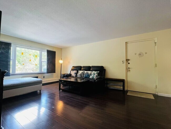 B5 Colonial Dr, Unit 2 in Andover, MA - Foto de edificio - Building Photo