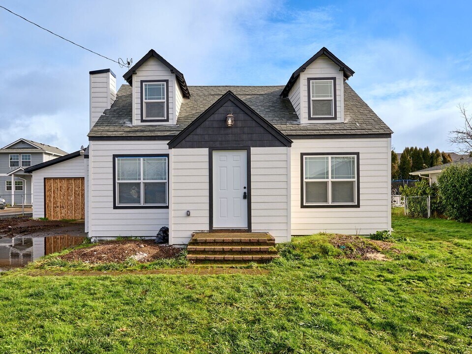 415 S 11th St in Independence, OR - Building Photo