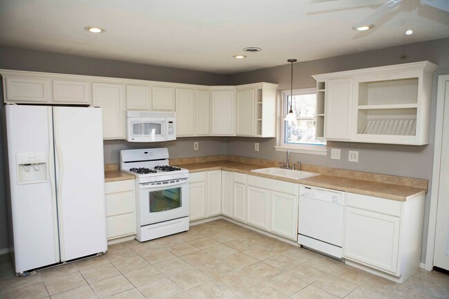 1402 Joye St in Springdale, AR - Building Photo - Building Photo