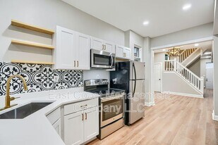 319 S Mount St in Baltimore, MD - Building Photo