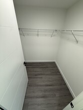 1950 NW 1st Pl, Unit B121 in Miami, FL - Foto de edificio - Building Photo