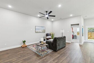 512 Frazier St in Terrell, TX - Building Photo - Building Photo