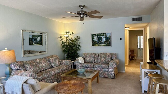 2960 Cynthia Ln in Lake Worth Beach, FL - Building Photo - Building Photo