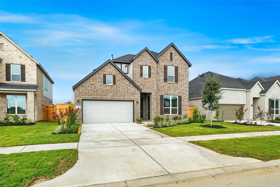 31218 Anna Mdws Dr in Fulshear, TX - Building Photo