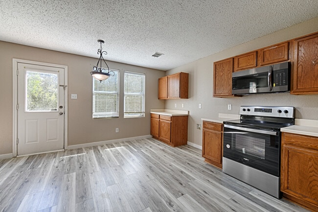 5909 Thoroughbred Trail in Denton, TX - Building Photo - Building Photo