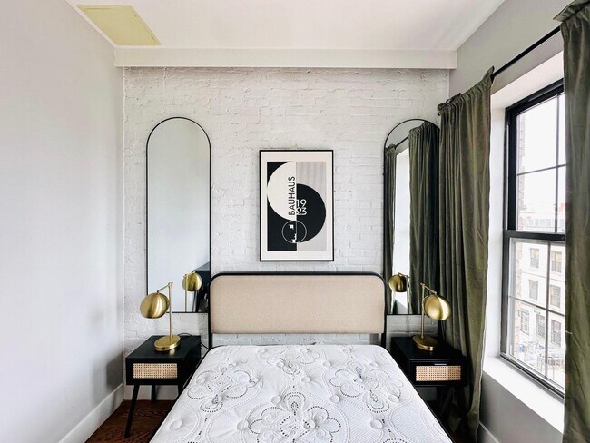 Furnished room/NOT APARTMENT, Unit 5 in Brooklyn, NY - Building Photo - Building Photo