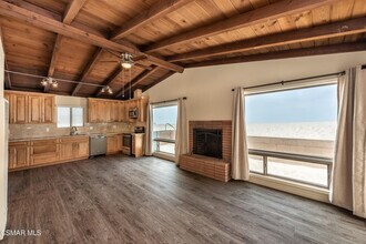 1813 Ocean Dr in Oxnard, CA - Building Photo - Building Photo