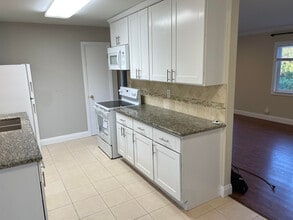 3751 Mosswood Dr, Unit 3751 Mosswood Dr Lafayett in Lafayette, CA - Foto de edificio - Building Photo