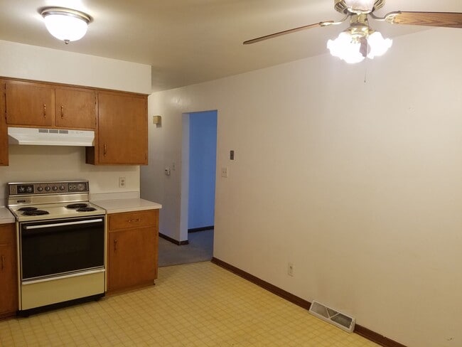 3603 Laurinda Dr in Cedar Falls, IA - Building Photo - Building Photo