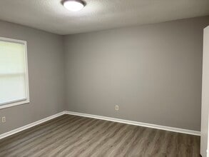 738 Mylinda Dr, Unit 738-740 in Newton, NC - Foto de edificio - Building Photo