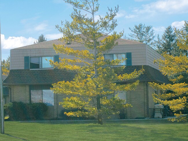 Nike Meadows Apartments in Hilliard, OH - Foto de edificio - Building Photo