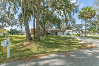 8 Fanwood Ct in Palm Coast, FL - Building Photo - Building Photo