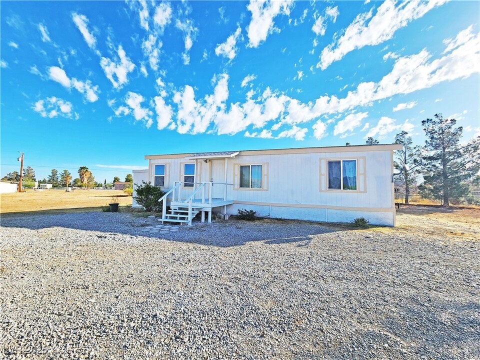 1700 Keenan Way in Pahrump, NV - Building Photo