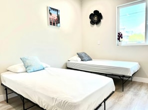 1819 Arapahoe St, Unit 1 in Los Angeles, CA - Building Photo - Building Photo