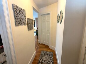 78 Ten Hills Rd, Unit 1 in Somerville, MA - Building Photo - Building Photo