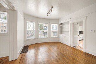 743 SW Green Ave in Portland, OR - Building Photo - Building Photo