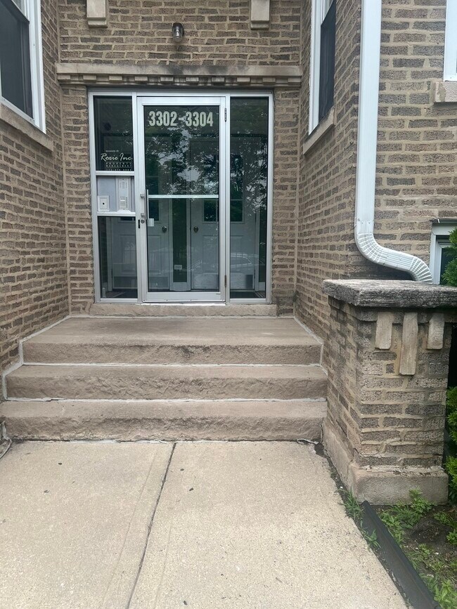 property at 3302-3304 W Fulton Blvd