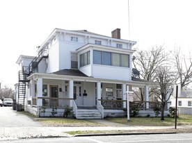 44 Broad St in Manasquan, NJ - Building Photo