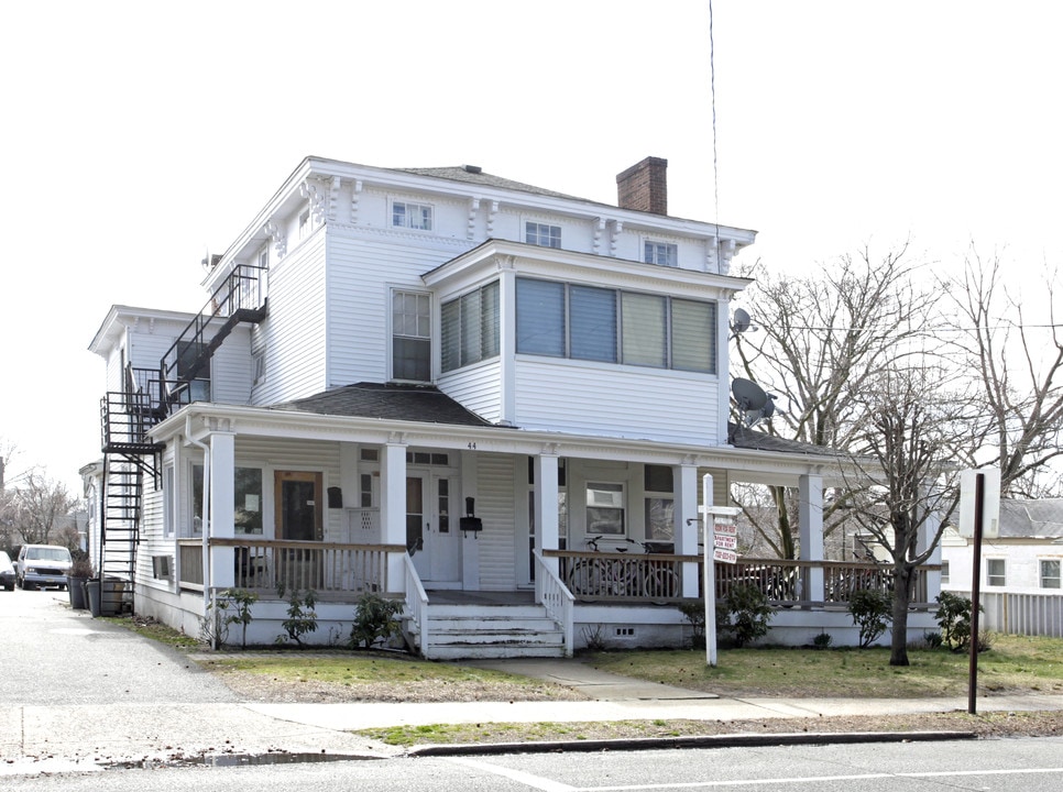 44 Broad St in Manasquan, NJ - Foto de edificio