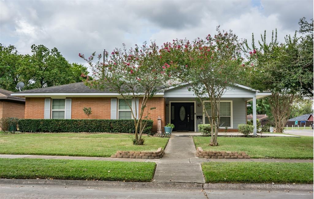 2102 Cleveland St in Pasadena, TX - Foto de edificio