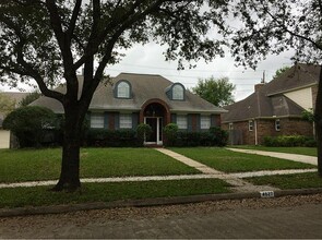 4627 Meadow Green Dr in Sugar Land, TX - Building Photo - Building Photo