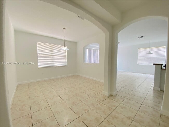 11005 NW 87th St in Doral, FL - Building Photo - Building Photo