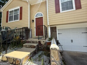 1358 Stoneleigh Way in Stone Mountain, GA - Building Photo - Building Photo