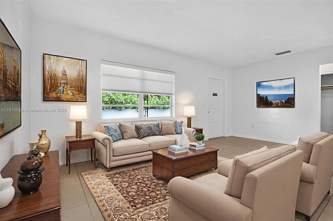 2744 SW 23rd Ter in Miami, FL - Building Photo - Building Photo