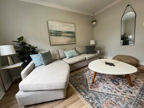 1170 Queen St E in Toronto, ON - Building Photo - Building Photo