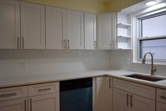 356 Slocum Way in Fort Lee, NJ - Building Photo - Building Photo