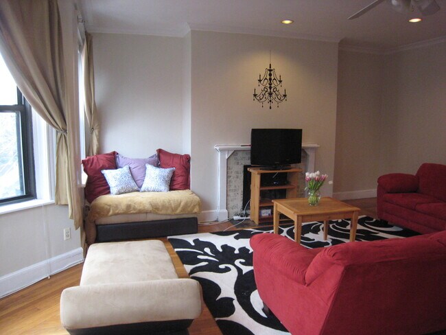 39 Carlton St, Unit 1 in Brookline, MA - Building Photo - Building Photo
