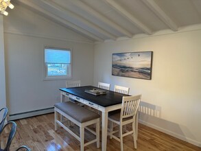 6 Courtland Dr in Narragansett, RI - Foto de edificio - Building Photo