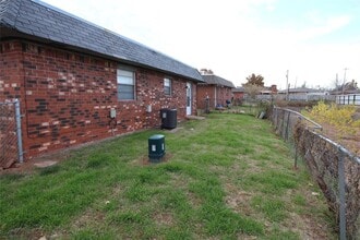 114 NE 12th St in Moore, OK - Building Photo - Building Photo