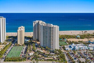 2700 N Ocean Dr in Riviera Beach, FL - Foto de edificio - Building Photo