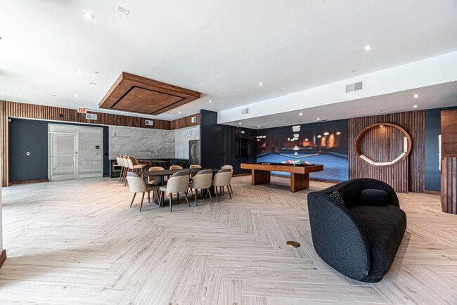 8877 Lakes at 610 Dr