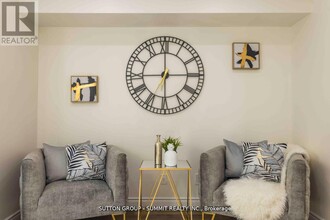 12-412 Douro St in Toronto, ON - Building Photo - Building Photo