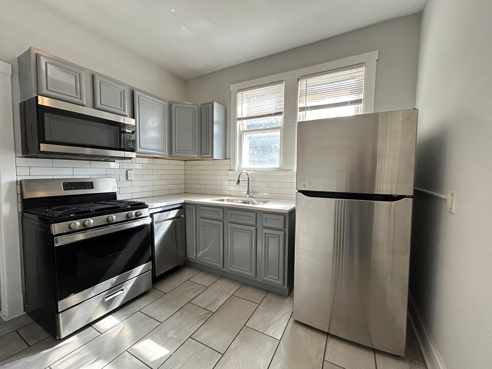 2548 N Kildare Ave, Unit 2 in Chicago, IL - Building Photo