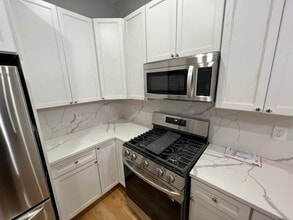 11 Harold St, Unit 3 in Somerville, MA - Foto de edificio - Building Photo