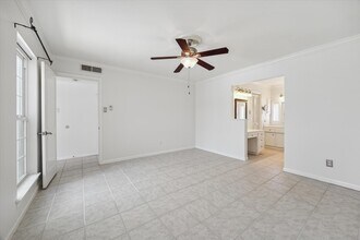 1833 Saxony Ln in Houston, TX - Building Photo - Building Photo