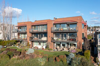 Harbour House in Kirkland, WA - Foto de edificio - Building Photo