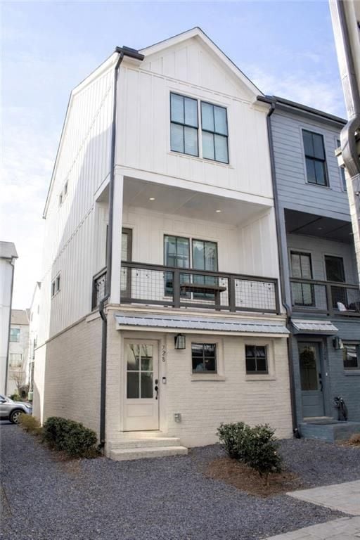 property at 728 Perch Pl