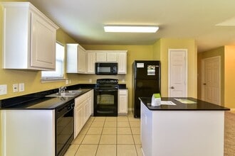 4002 Hollow Cove Ln in Richmond, TX - Building Photo - Building Photo