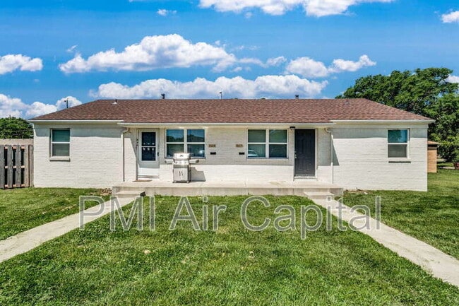 6417 E Cottonwood Ln in Wichita, KS - Building Photo - Building Photo