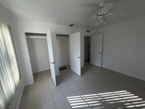 967 E Camino Parocela, Unit 1 in Palm Springs, CA - Foto de edificio - Building Photo