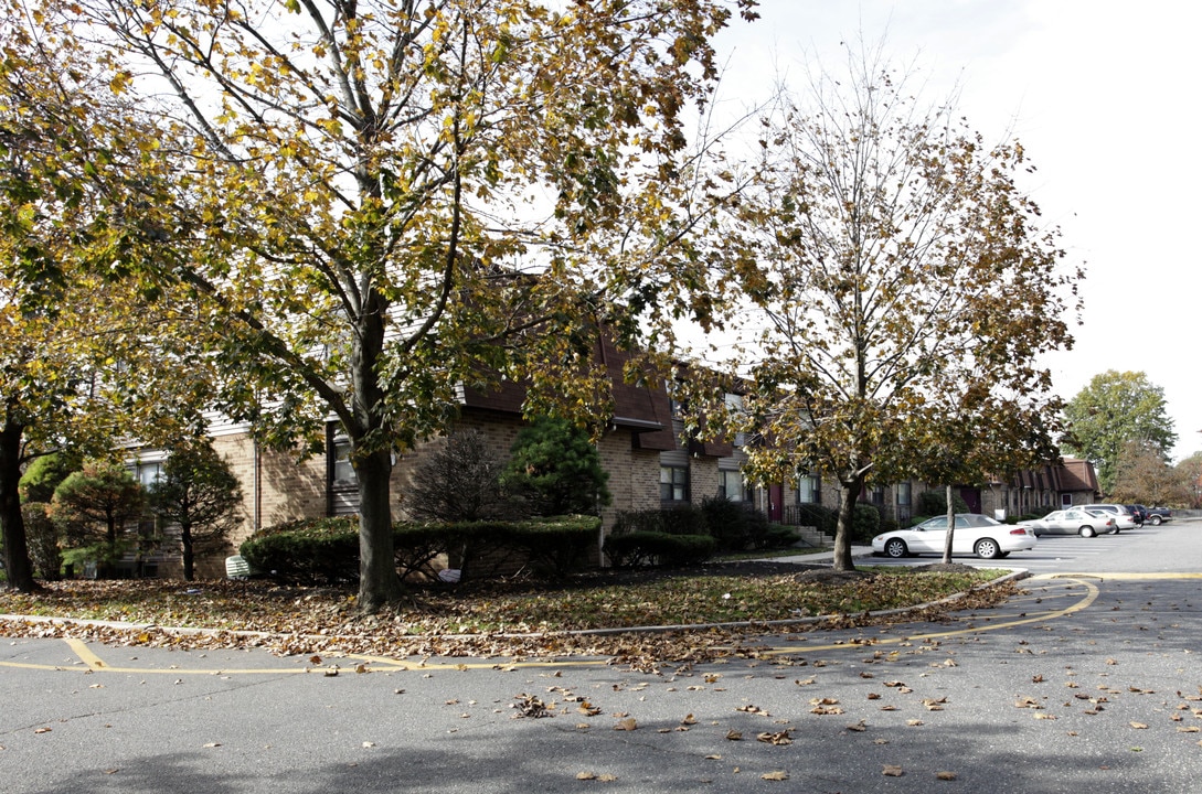 Briarcrest Estates in North Brunswick, NJ - Building Photo